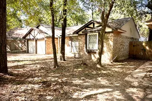 18 Brookflower Rd, The Woodlands, TX 77380 - Photo 2