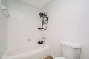 9809 Richmond Ave, Houston, TX 77042 - Photo 16