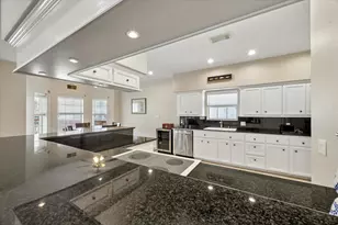 506 Westerly Dr, Tiki Island, TX 77554 - Photo 8
