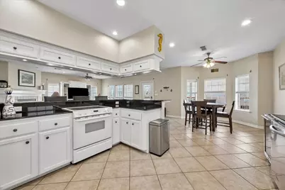 506 Westerly Drive, Tiki Island, TX 77554 - Photo 10