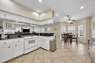 506 Westerly Dr, Tiki Island, TX 77554 - Photo 10