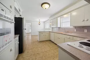4126 Martinshire Dr, Houston, TX 77025 - Photo 8