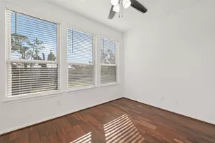 10949 Cannes Memorial Dr, Houston, TX 77043 - Photo 18