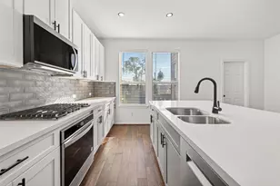 10949 Cannes Memorial Dr, Houston, TX 77043 - Photo 14