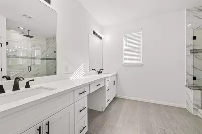 10949 Cannes Memorial Drive, Houston, TX 77043 - Photo 24