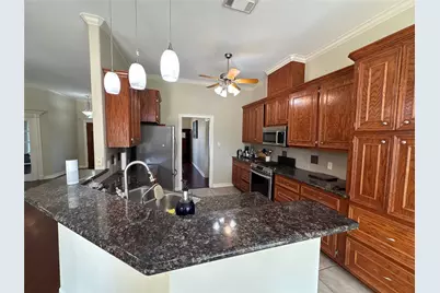308 Williamsburg Avenue, Clute, TX 77531 - Photo 12