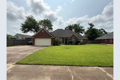 308 Williamsburg Avenue, Clute, TX 77531 - Photo 2