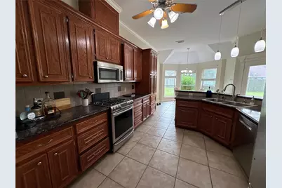 308 Williamsburg Avenue, Clute, TX 77531 - Photo 10