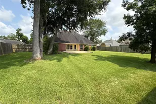 308 Williamsburg Ave, Clute, TX 77531 - Photo 26