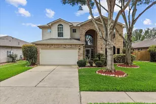 10004 Dawn Brook Dr, Pearland, TX 77584 - Photo 2