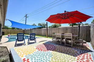 2524 Hadley Cir, Sugar Land, TX 77478 - Photo 2