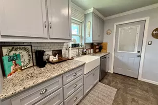 809 E Hamilton St, West Columbia, TX 77486 - Photo 10