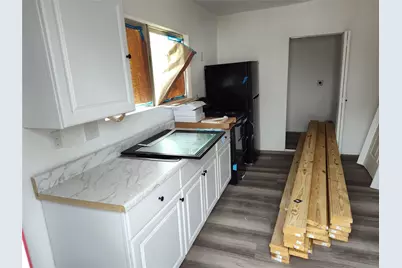 1302 W 6th St, Freeport, TX 77541 - Photo 14