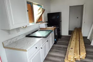 1302 W 6th St, Freeport, TX 77541 - Photo 14