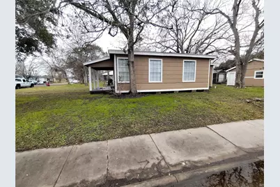 1302 W 6th St, Freeport, TX 77541 - Photo 2