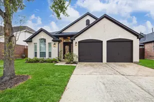 416 Twin Timbers Ln, Kemah, TX 77565 - Photo 1