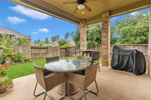 561 Rolling Brook Ln, Pinehurst, TX 77362 - Photo 6