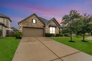 561 Rolling Brook Ln, Pinehurst, TX 77362 - Photo 2