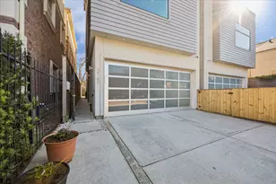 2147 Harold St, Houston, TX 77098 - Photo 2