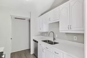 9707 Richmond Ave, Houston, TX 77042 - Photo 14