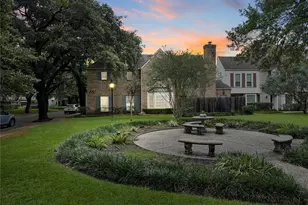 13240 Trail Hollow Dr, Houston, TX 77079 - Photo 4
