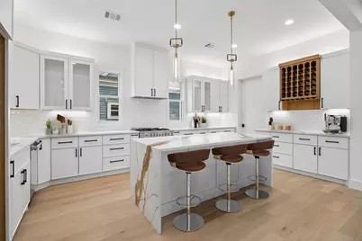 111 E 18th Street, Houston, TX 77008 - Photo 12