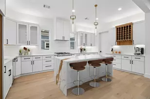 111 E 18th St, Houston, TX 77008 - Photo 12