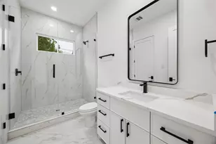 111 E 18th St, Houston, TX 77008 - Photo 24