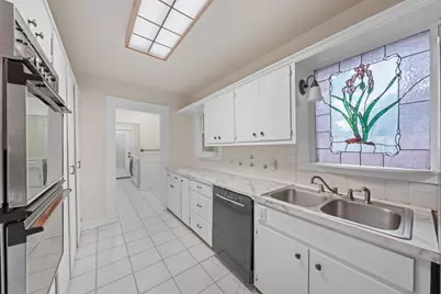 1209 Park Street N, Kerrville, TX 78028 - Photo 12