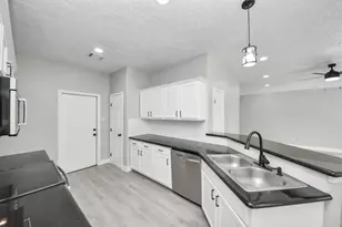 1105 E Kyle Rd, Clute, TX 77531 - Photo 12
