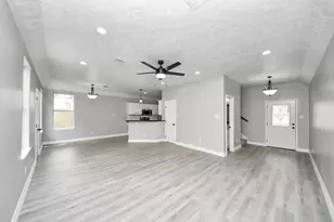 1105 E Kyle Rd, Clute, TX 77531 - Photo 4
