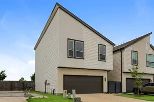 373 N Centro Cir, Shenandoah, TX 77385 - Photo 2