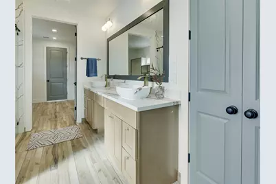 643 Chuckwagon Trail, Angleton, TX 77515 - Photo 8