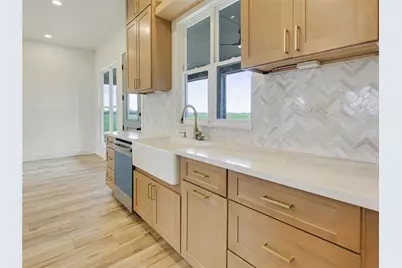 643 Chuckwagon Trail, Angleton, TX 77515 - Photo 14