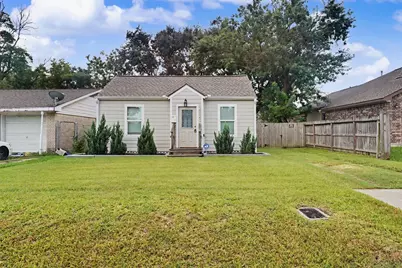 2523 7th Avenue N, Texas City, TX 77590 - Photo 1