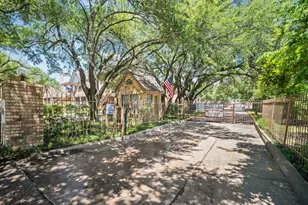 2425 Holly Hall St, Houston, TX 77054 - Photo 24