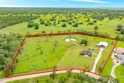 130 Pin Oak Drive, Angleton, TX 77515 - Photo 2