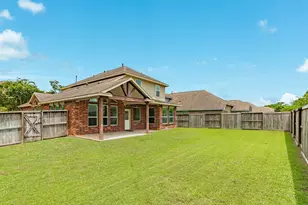 101 Long Meadow Ct, Clute, TX 77531 - Photo 6