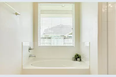 101 Long Meadow Ct, Clute, TX 77531 - Photo 26