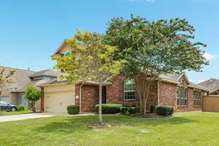 101 Long Meadow Ct, Clute, TX 77531 - Photo 2
