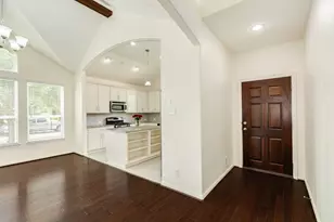 101 Long Meadow Ct, Clute, TX 77531 - Photo 8