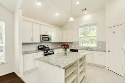 101 Long Meadow Ct, Clute, TX 77531 - Photo 18
