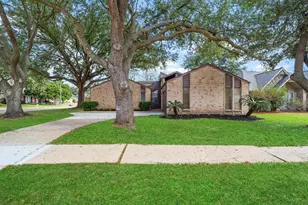 1903 Barons Glen, Sugar Land, TX 77478 - Photo 6