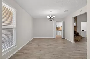 11842 S Fairhollow Ln, Houston, TX 77043 - Photo 2
