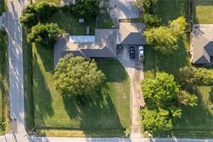 215 Ilfrey St, Baytown, TX 77520 - Photo 4