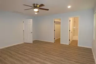 8215 Canyon St, Houston, TX 77051 - Photo 10