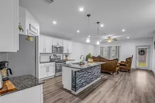 9802 Palm Royal Dr, Baytown, TX 77521 - Photo 8