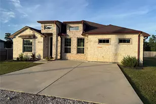 6723 Windhaven Rd, Liverpool, TX 77577 - Photo 2