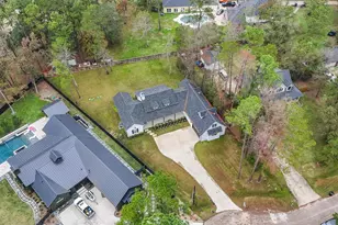 5 W Forest Ct, Conroe, TX 77384 - Photo 2