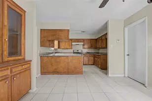 13119 Hollowcreek Park Dr, Houston, TX 77082 - Photo 8